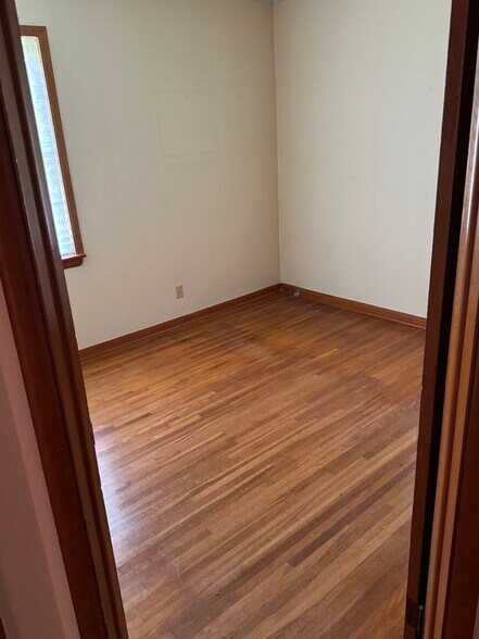 Building Photo - 229 E Xyler St