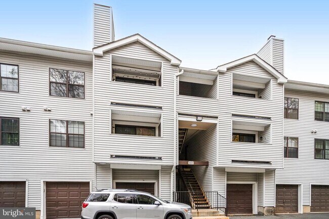 Building Photo - 1603 Carriage House Terrace