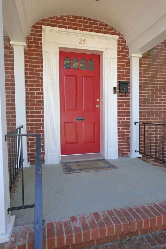 Building Photo - Beautiful 3BR/1.5BA Home in Newport News, VA - Move-in Ready!