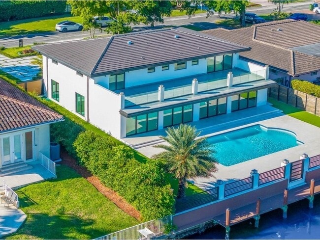 Building Photo - 406 Holiday Dr