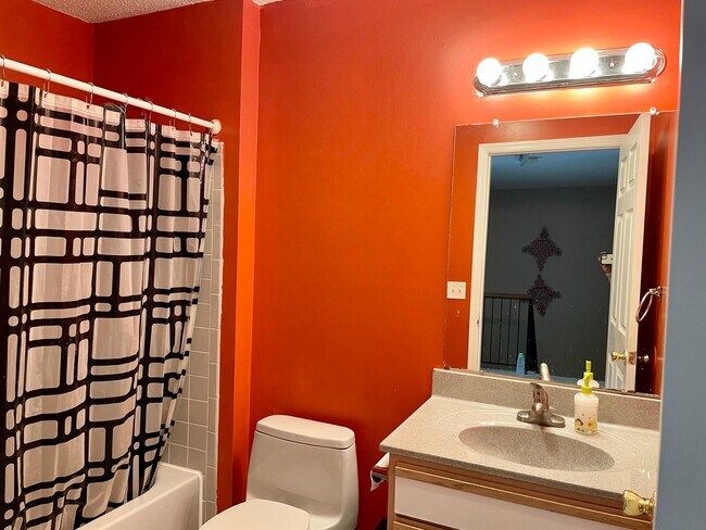 Building Photo - 102 Falcongate Dr