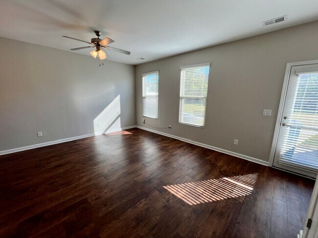 Building Photo - Upscale 3BR 2.5BA Townhome in Blackman!