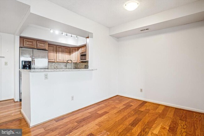 Building Photo - 2400 Clarendon Blvd