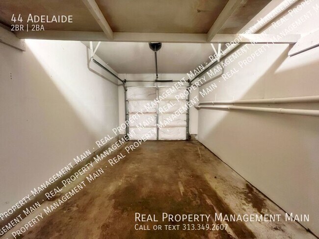 Building Photo - 44 Adelaide-