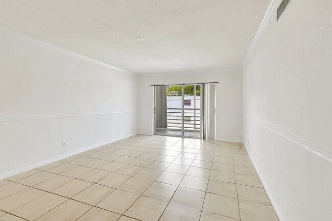 Building Photo - Las Brisas