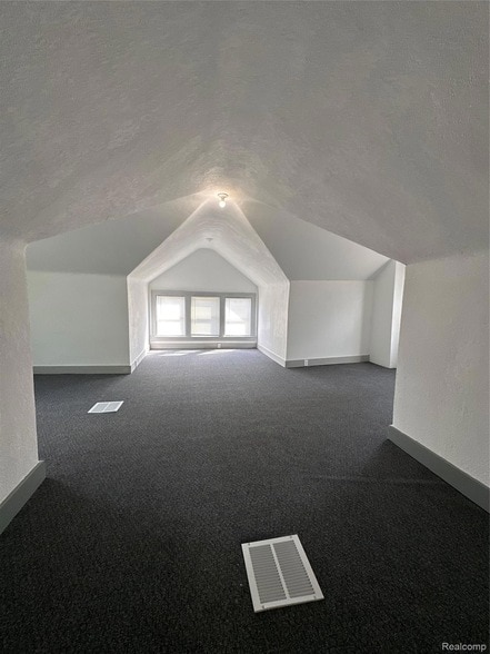 Building Photo - 2286 Tuxedo St