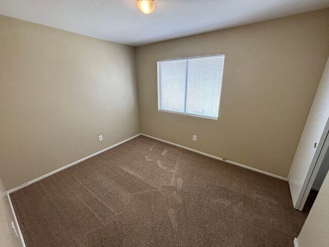 Building Photo - Gorgeous 4Bed/2Bath Home located in Sunris...