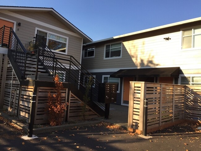 Building Photo - Modern Private Porch Hangout, Spacious Liv...