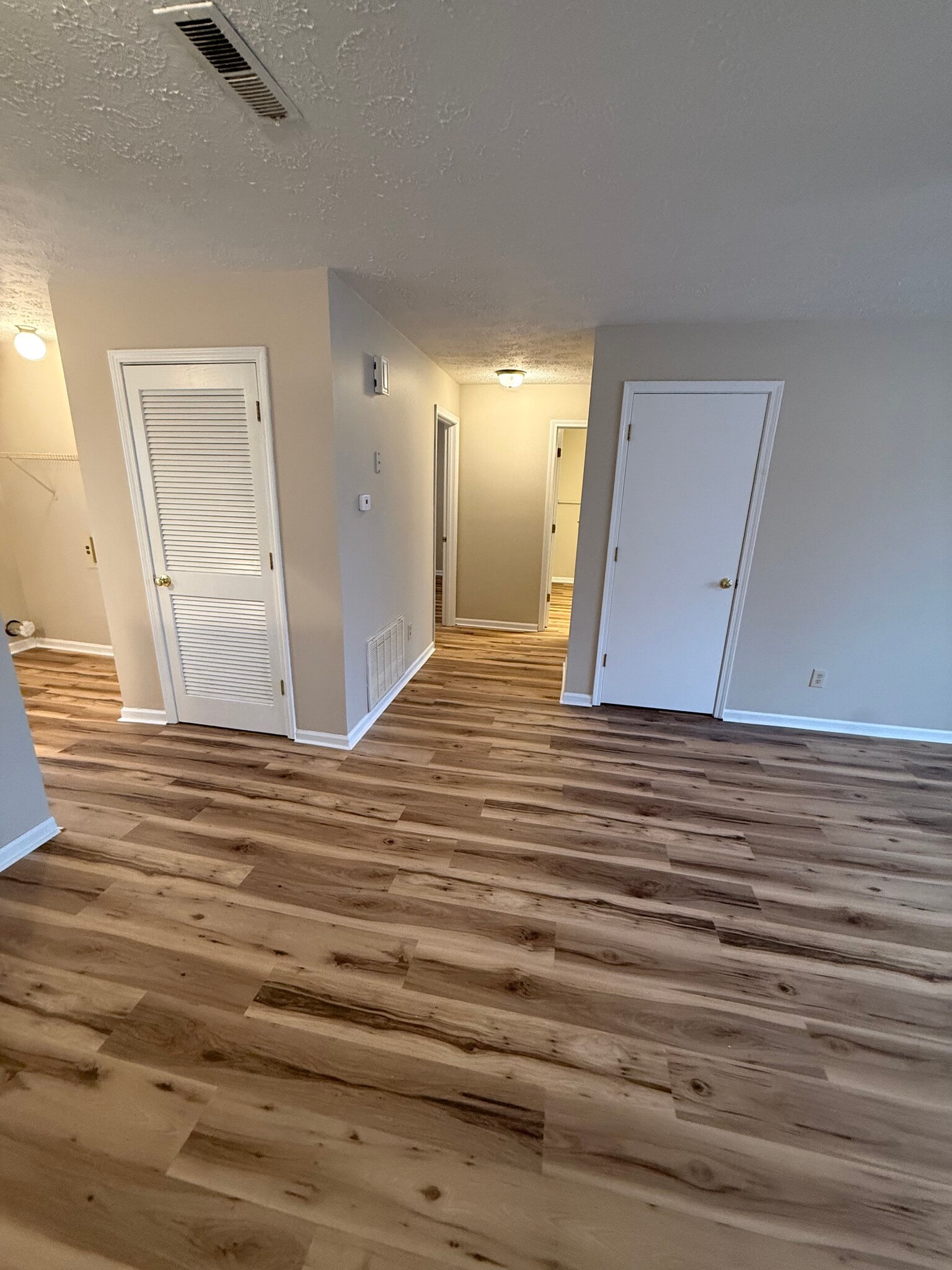 Dining area - 719 Main St