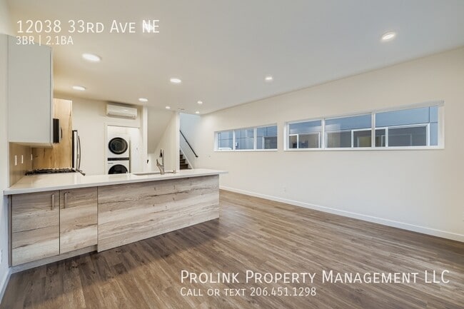 Building Photo - 12038 33rd Ave NE