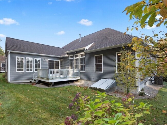 Building Photo - 32 Silver Brook Ln