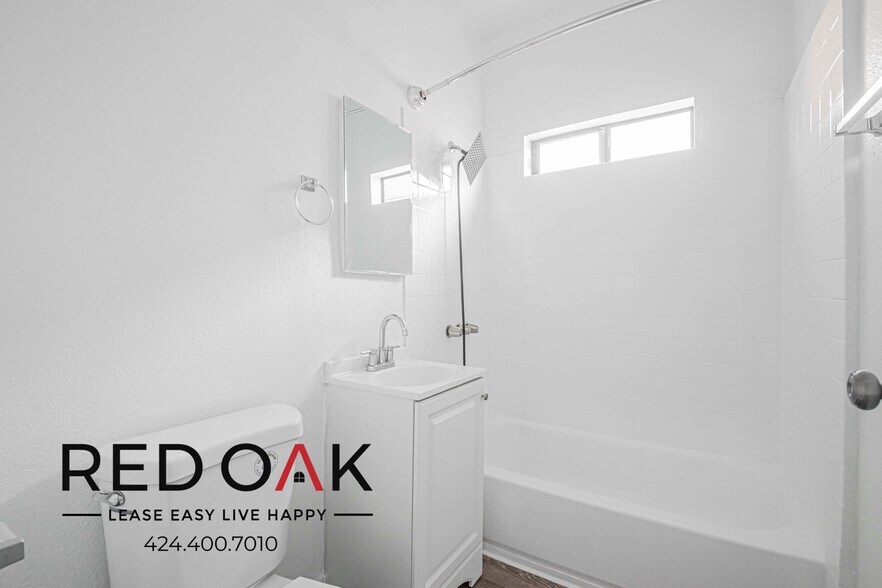 Building Photo - 822 S Park View St