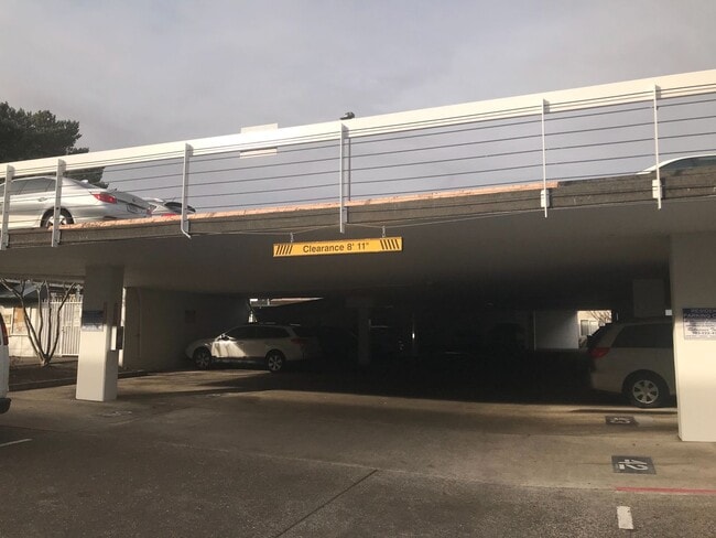 Building Photo - Bright Loft Condo with Stunning Columbia River Views