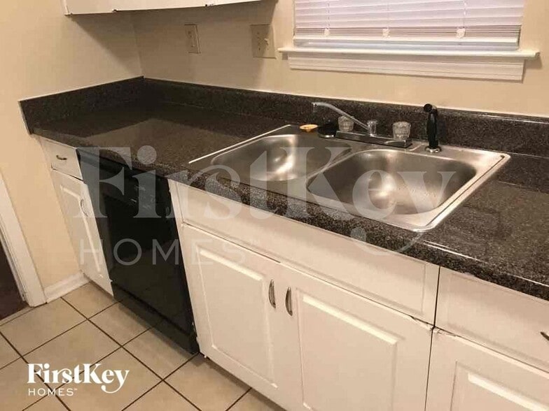 Building Photo - 5712 Fox Bend Ave