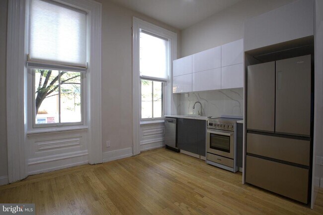 Building Photo - 333 S 21st St