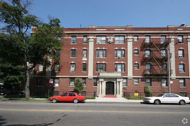 Primary Photo - 2205 Foster Ave