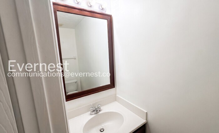 Building Photo - 4759 Perlman St