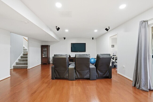 Building Photo - Located in a vibrant and highly sought after setting, this Richmond American Homes residence offe...