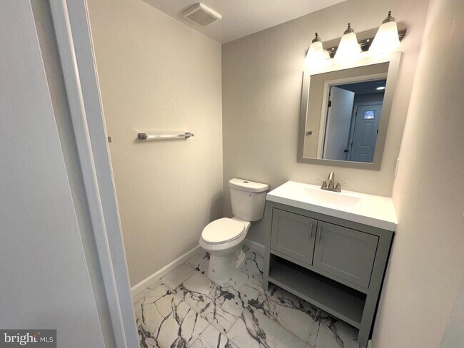 Building Photo - 2903 Montauk Ct