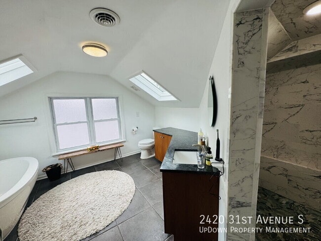 Building Photo - 2420 S 31st Ave