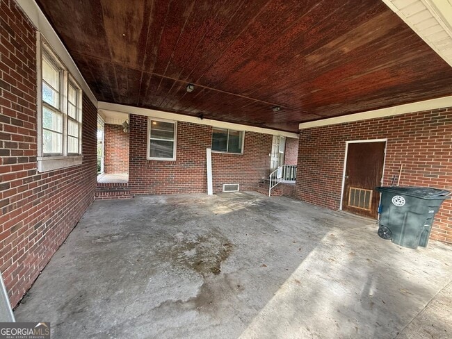 Building Photo - 412 Roberson St