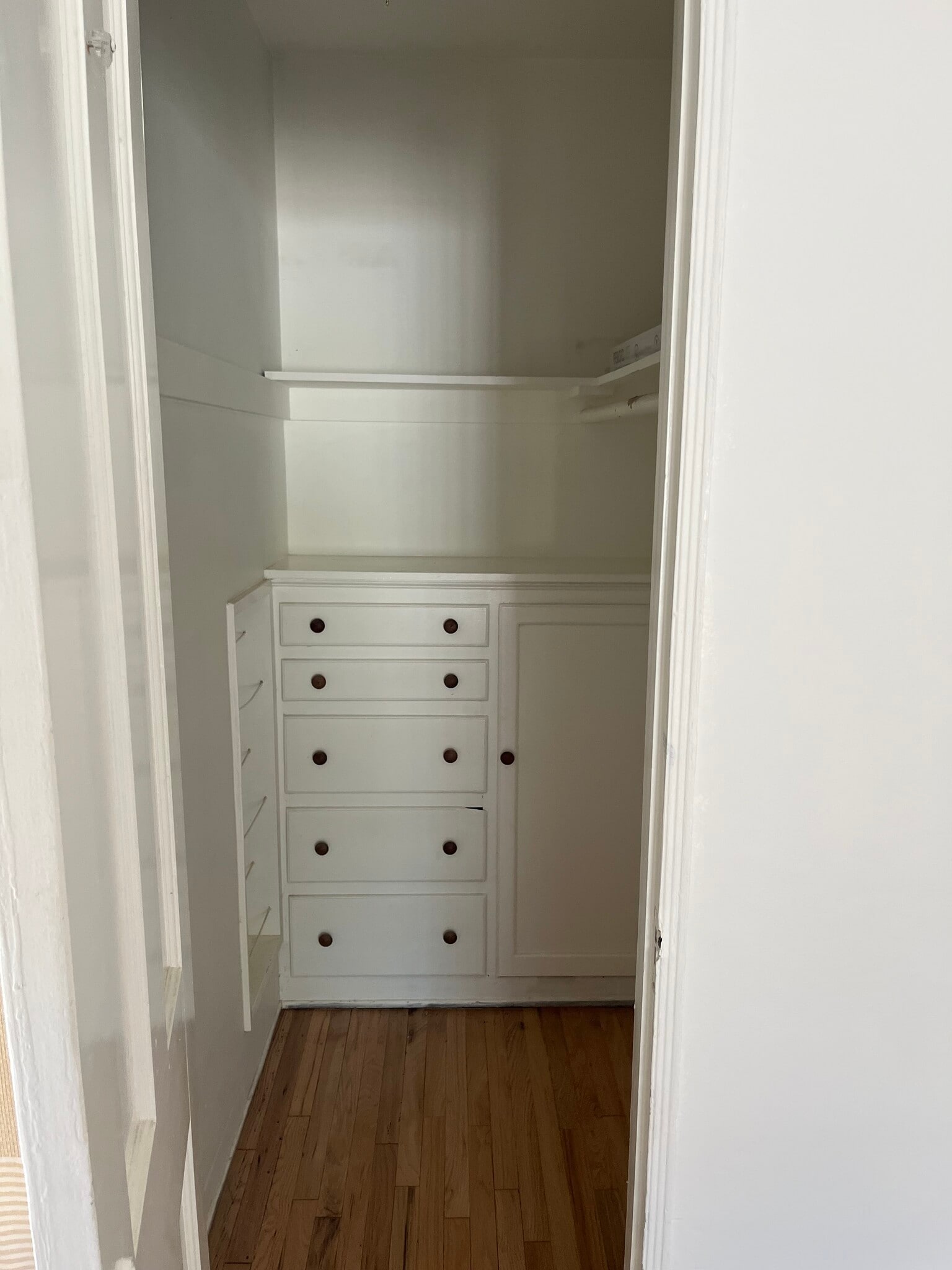 walkin in closet /bedroom - 3034 Perlita Ave