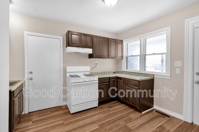 Building Photo - 101 Miller St