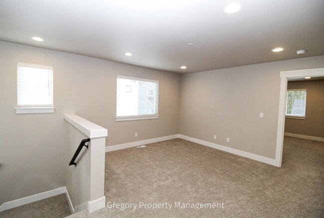 Building Photo - Brand New Spacious 5-Bedroom Retreat at Coyote Ridge 3 Full Baths 2 Car Garage 2330sf A/C Prime B...