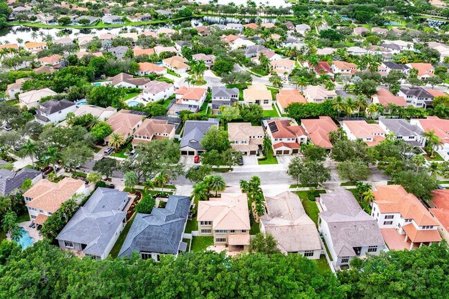 Building Photo - 1325 Camellia Cir