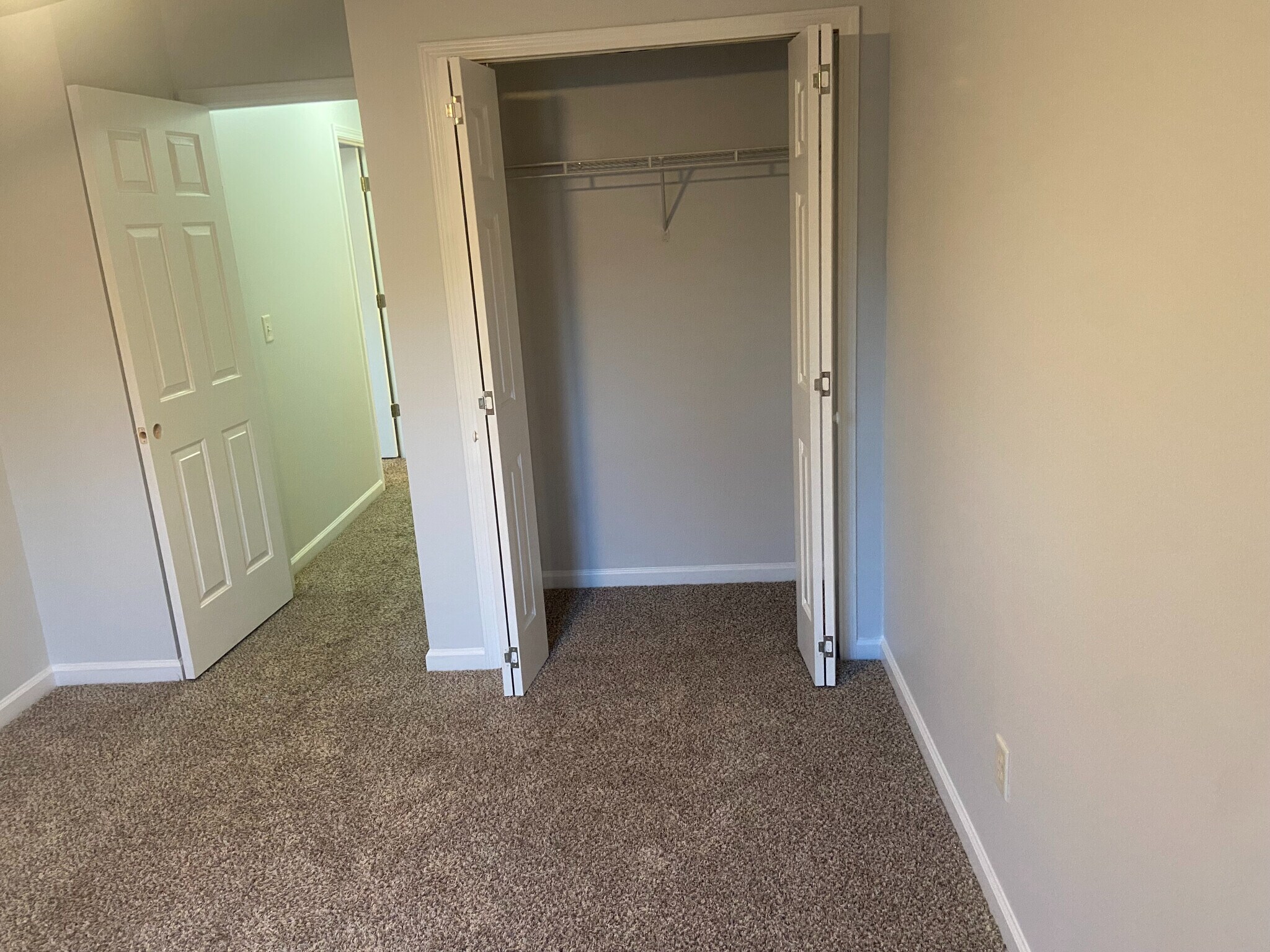 Building Photo - Room in Townhome on Waverly Hills Dr