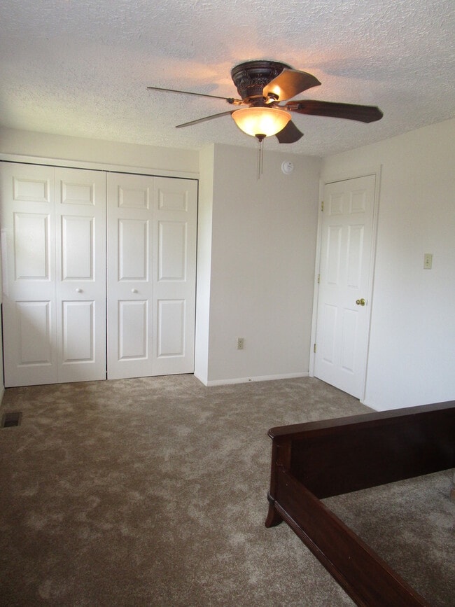 Building Photo - Gorgeous 3 BR/1.5 BA EOG Townhome in Pasad...