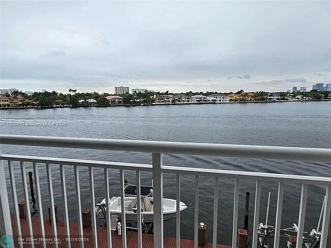 Building Photo - 511 Bayshore Dr