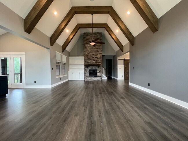 Building Photo - 4 Bedroom Home w/ Office and 3 Car Garage