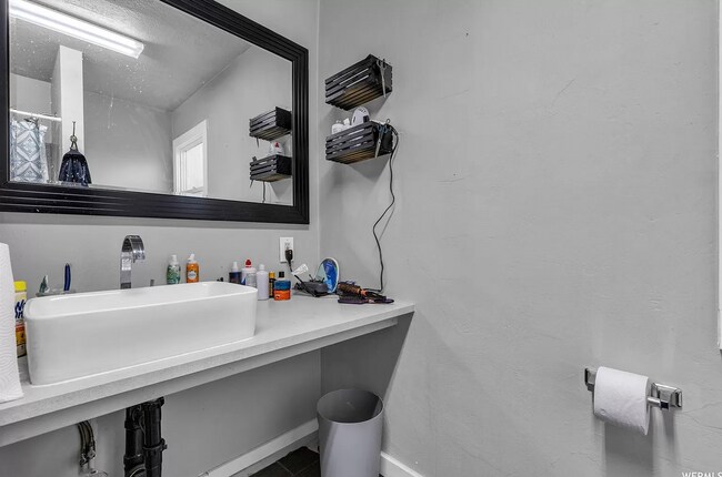 Building Photo - 550 N 970 W