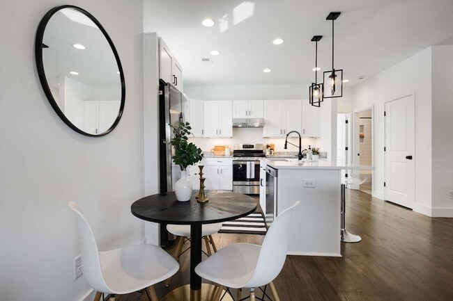 Building Photo - 1806 Lischey Ave