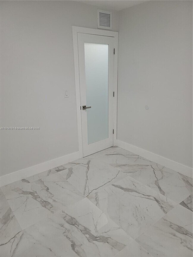 Building Photo - 5651 SW 109th Ct