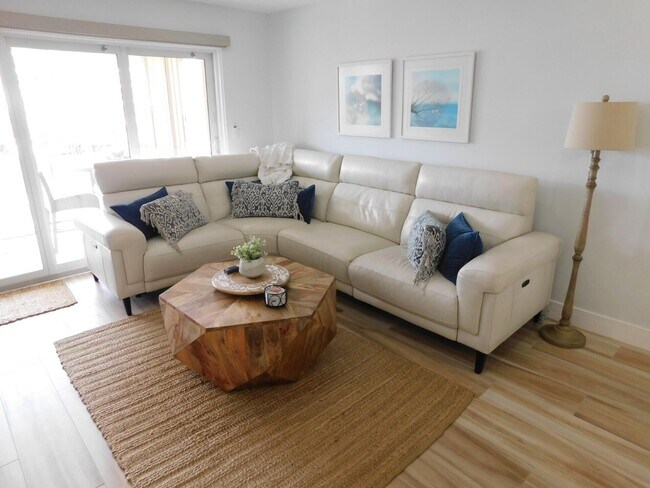 Building Photo - 2871 N Ocean Blvd