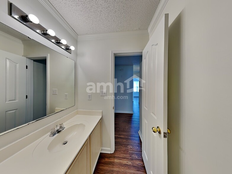 Building Photo - 8027 Trotter Rd
