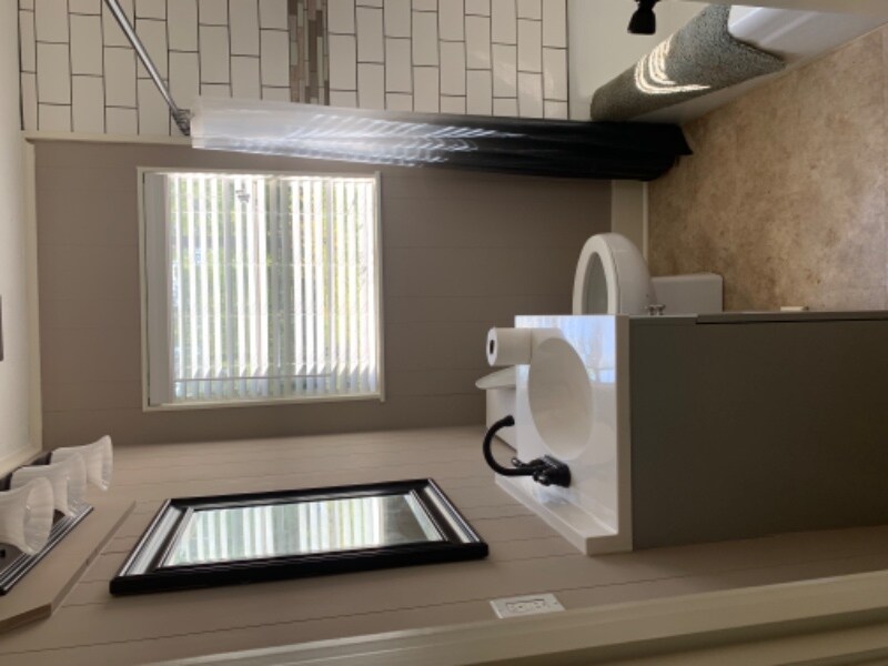 Building Photo - 310 Elaine Dr