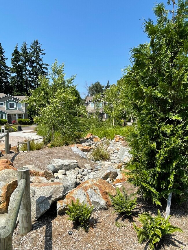 Building Photo - 13904 North Pointe Cir