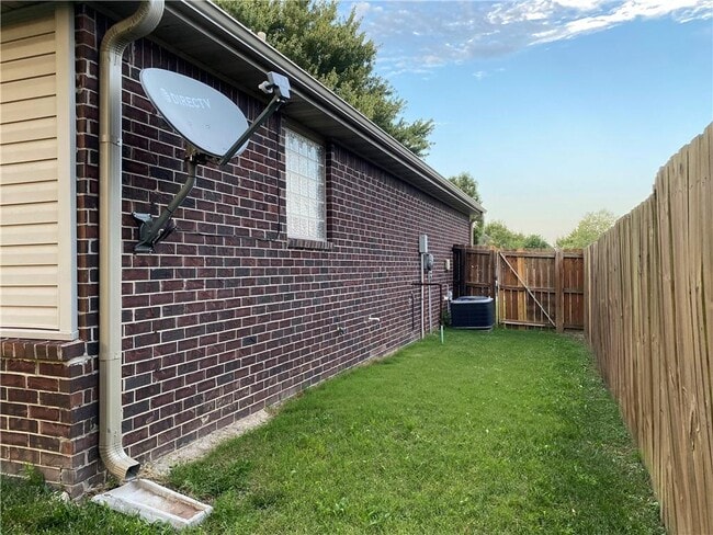 Building Photo - 2949 Bluegrass Pl