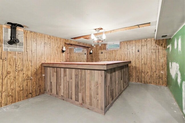 Building Photo - 303 Shed Rd