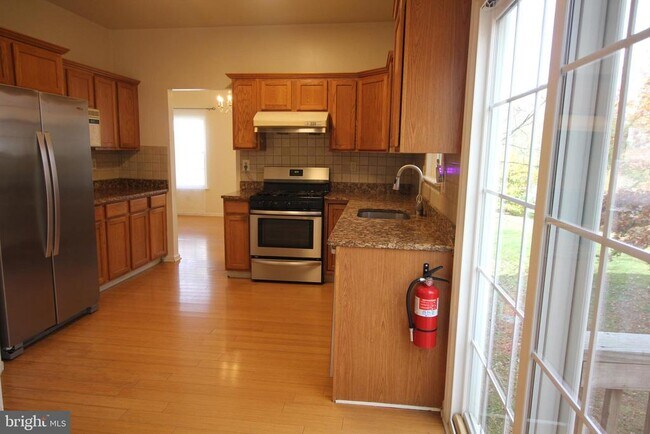 Building Photo - 92 Harvard Cir