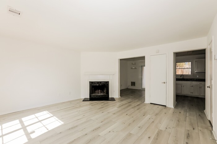 Building Photo - 5707 Wells Cir