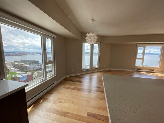 Building Photo - Beautiful Home In Arbor Place Tower