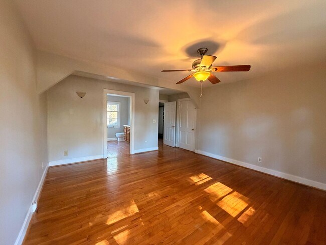 Building Photo - AVAILABLE NOW!