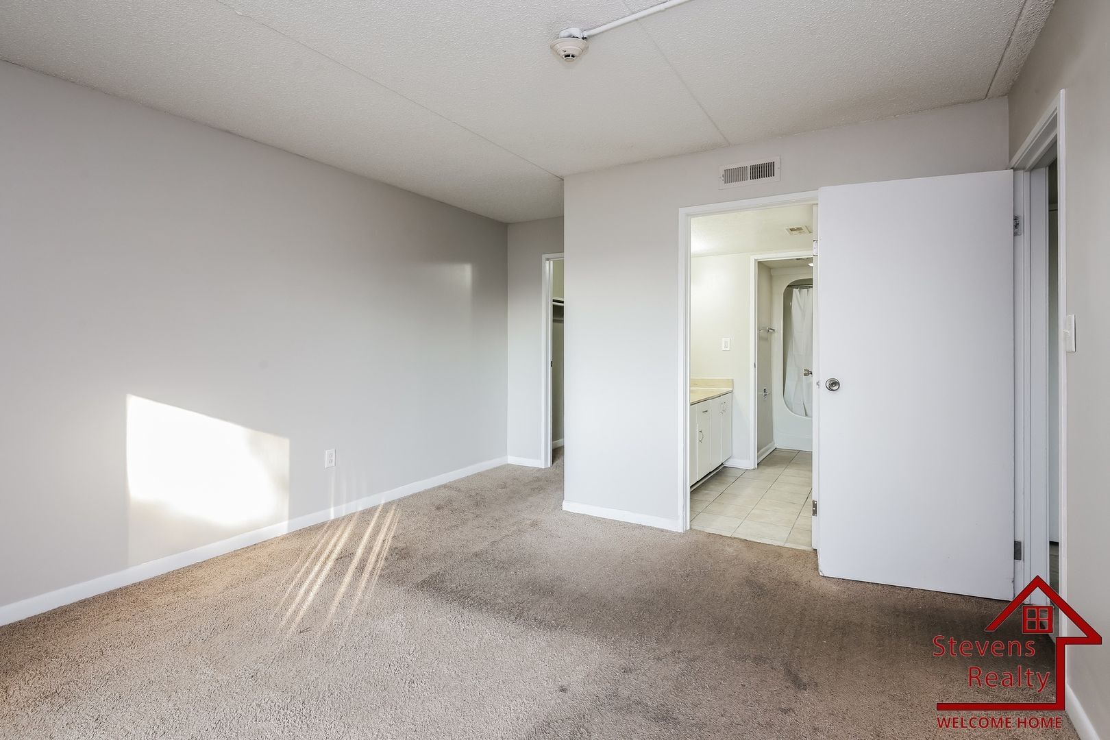 Building Photo - 915 S Seminole Dr