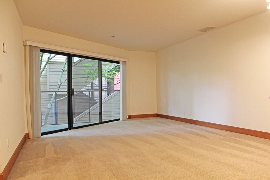 Building Photo - 810 NW Naito Pkwy