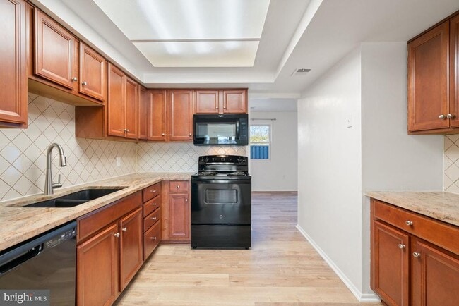 Building Photo - 30 Carolina Ct