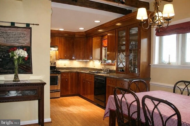 Building Photo - 555 Northbrook Rd